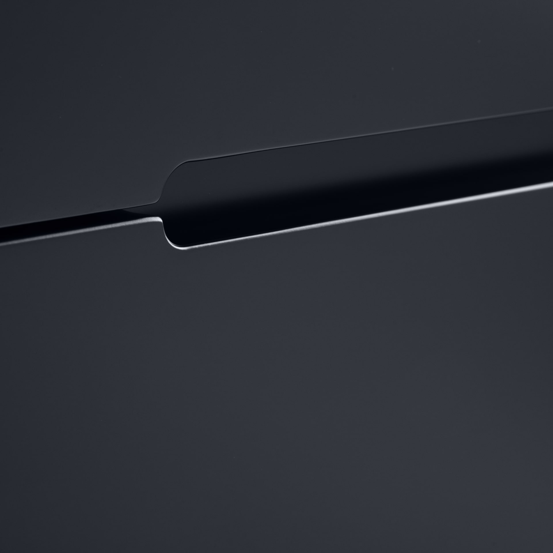 Close view of surface and recessed handles finish of the black anthracite coloured chest of drawers