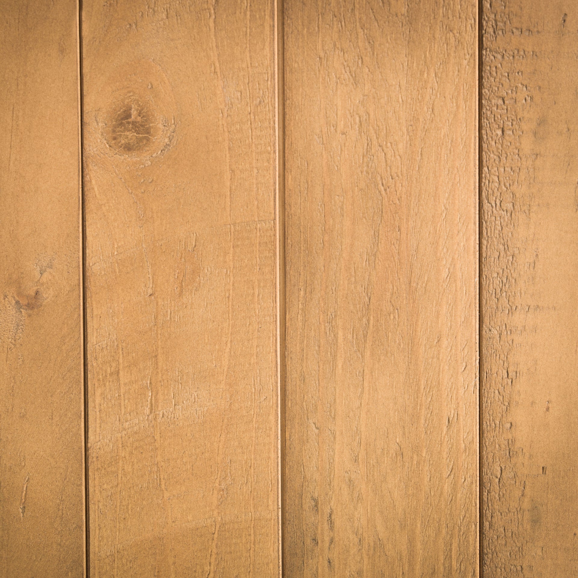 Close look on reclaimed pine finishes