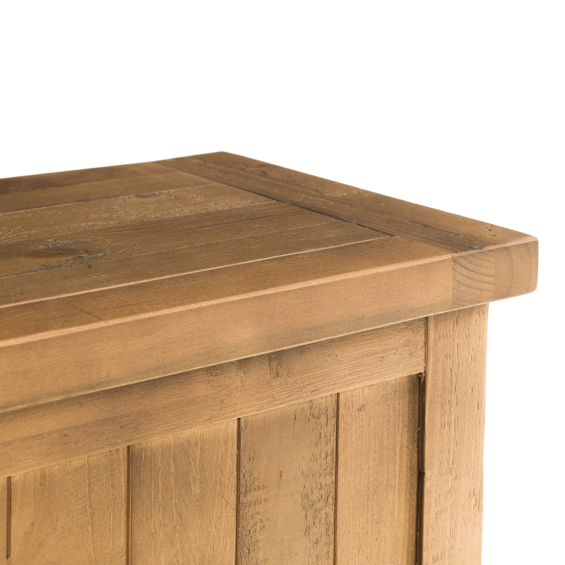 Close look on seat, edges and finishes of rough reclaimed wood storage bench