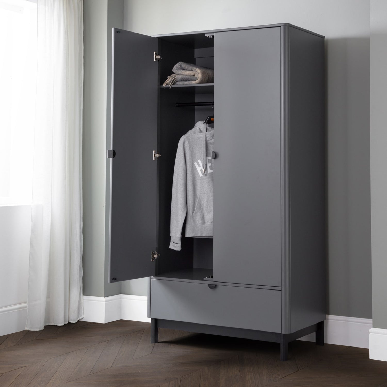 Minimalist Wardrobes