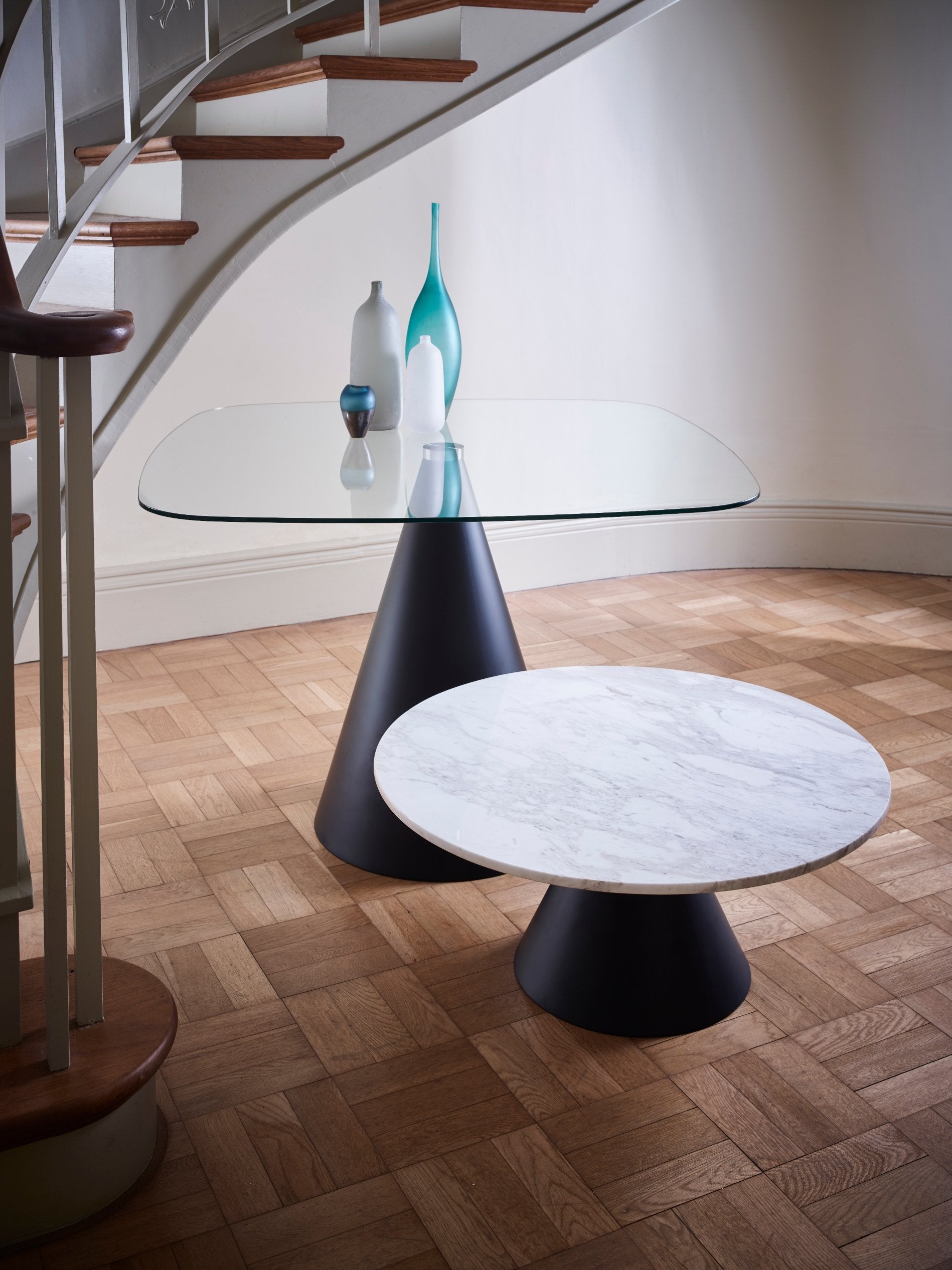 Oscar Large Circular Dining Table - Clear Glass Top & Black Base