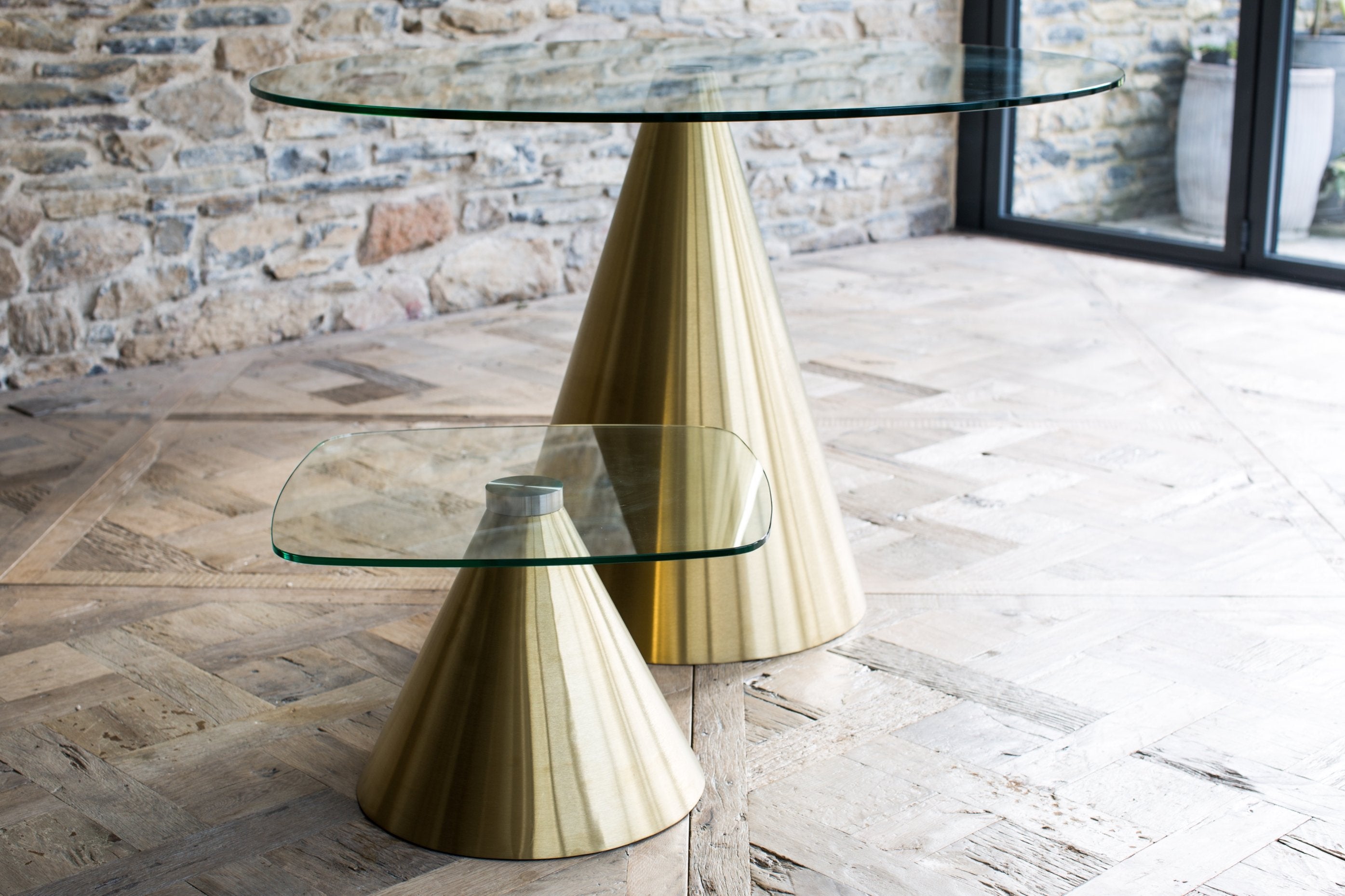 Oscar Large Circular Dining Table - Clear Glass Top & Brass Base